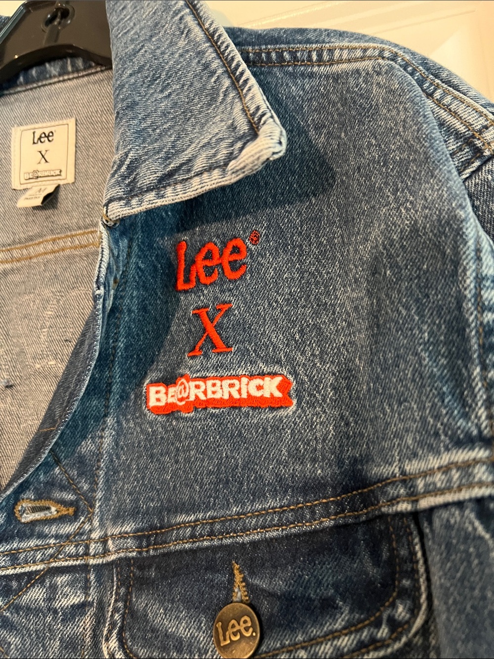 Lee x Bearbrick 🐻 Denim Trucker Jacket with Multicolor Embroidered Patches - Picture 6 of 11